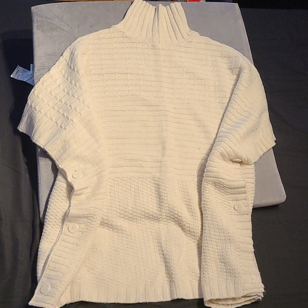 White turtleneck shawl